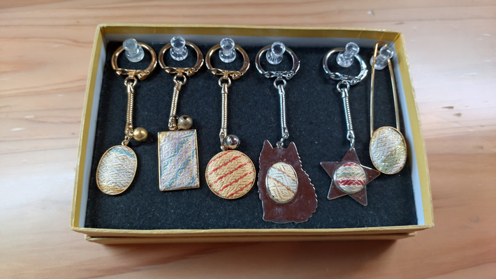 佐賀錦の織り体験とキーホルダー作り